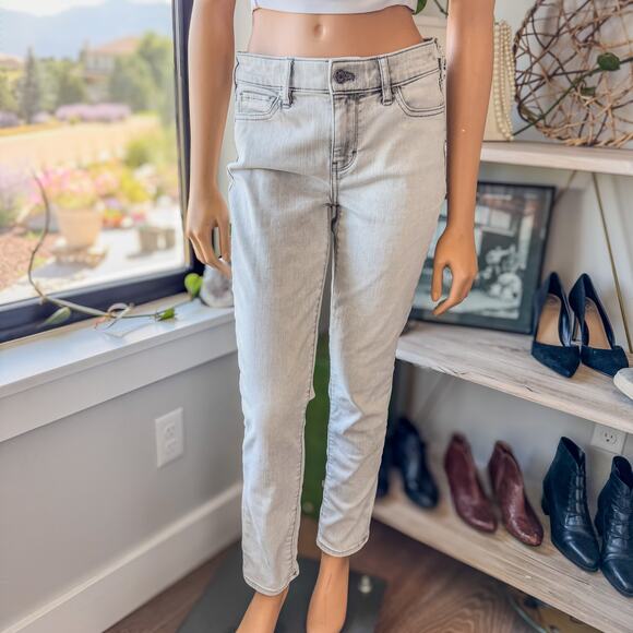 White House Black Market-MidRise Girlfriend-Everyday Soft-White Washed Jean-SZ 0 - Picture 10 of 10